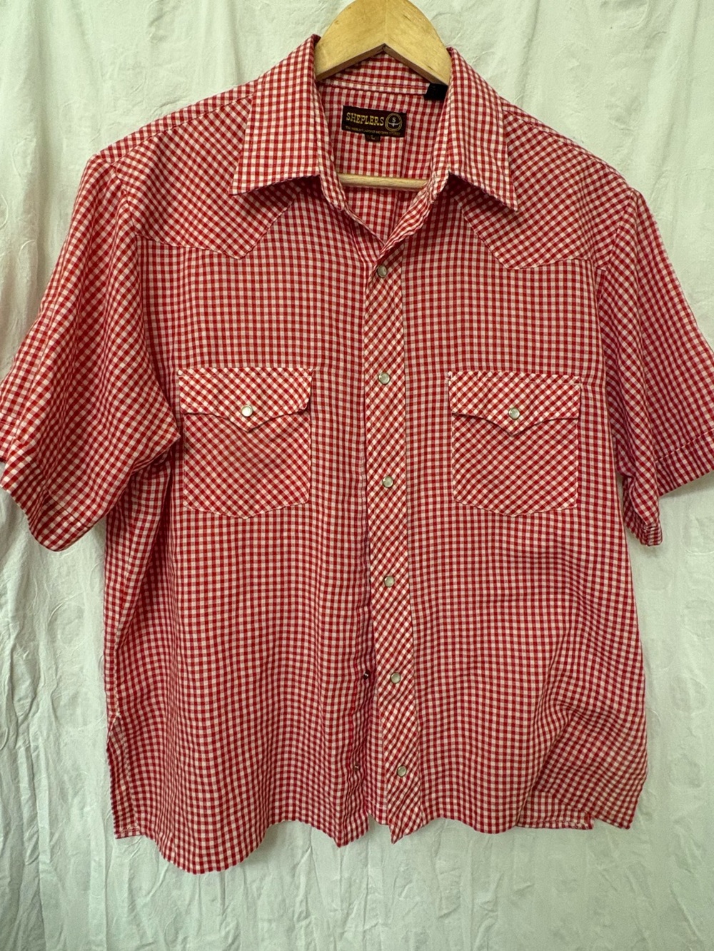 Vintage Sheplers gingham western
Shirt with pearl snap buttons. Large.